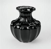 Moderne stilet sort glasvase