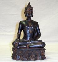 Thai Buddha På Sokkel