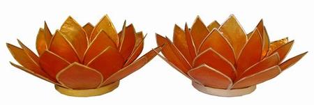 Orange lotus lysestage med sølv eller guldkant