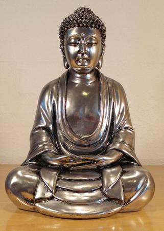 Smuk beroligende silver Buddha til borde og reoler.