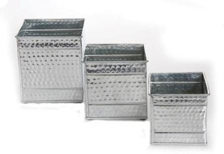 6 flotte aluminium potter i håndbanket finish. Der er kun vist 3 på billedet, men sættet består á 6 stk.
